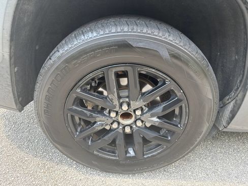 Used 2018 GMC Acadia SLT FWD image 11