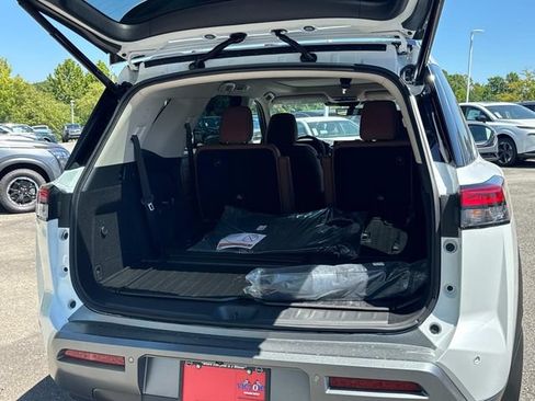 New 2026 Nissan Pathfinder Platinum AWD/4WD image 13