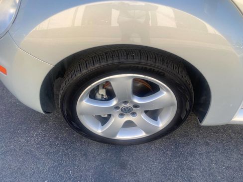 Used 2009 Volkswagen Beetle Blush image 4