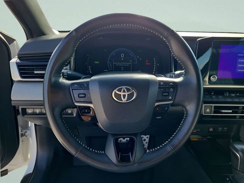 Used 2025 Toyota Camry SE w/ Convenience Package FWD image 12
