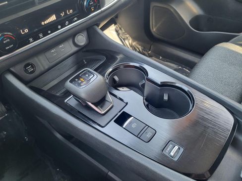 Used 2025 Nissan Rogue SV FWD image 18
