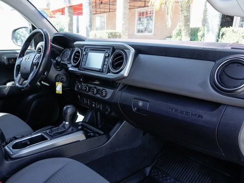 Used 2018 Toyota Tacoma SR5 image 32