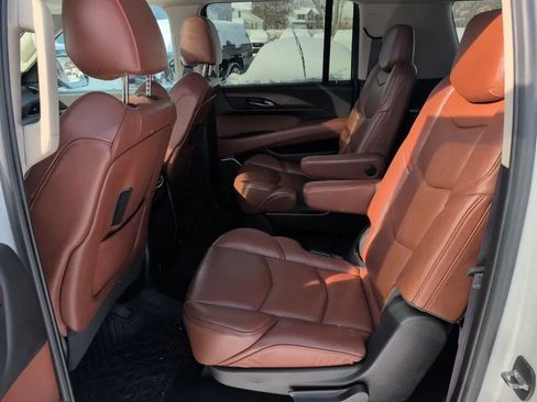 Used 2017 Cadillac Escalade ESV Premium Luxury image 9