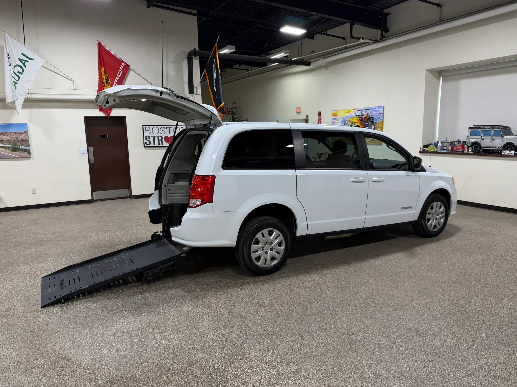 Used 2018 Dodge Grand Caravan SE FWD image 54