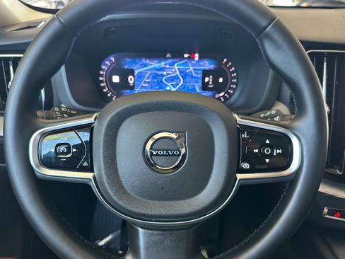 Certified 2025 Volvo XC60 B5 Plus AWD/4WD image 28