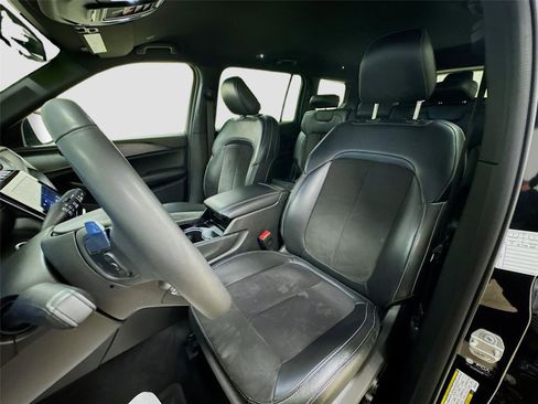 Used 2023 Jeep Grand Cherokee L Laredo image 20