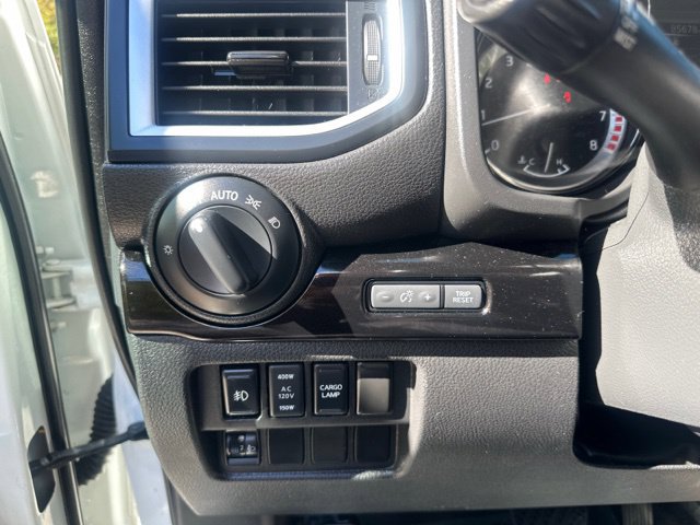 Used 2018 Nissan Titan SV w/ SV Convenience Package AWD/4WD image 28