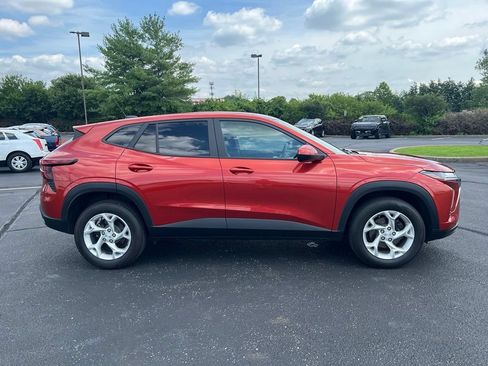 Used 2024 Chevrolet Trax LS w/ LS Convenience Package FWD image 5