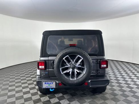Used 2024 Jeep Wrangler Unlimited w/ Convenience Group AWD/4WD image 7