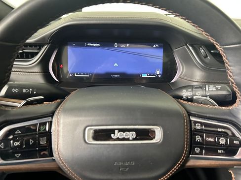 Used 2022 Jeep Grand Cherokee Summit w/ Luxury Tech Group V image 13