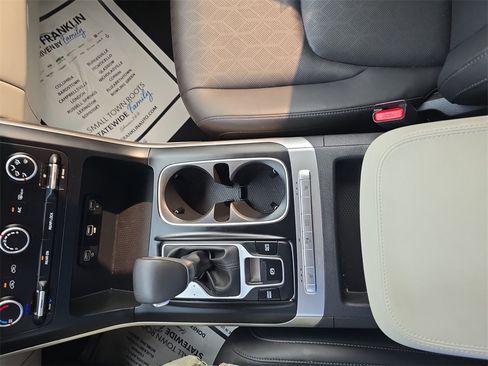 Used 2024 Kia Carnival LX image 26