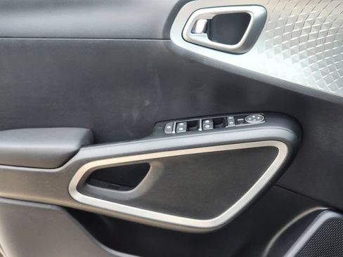 Certified 2025 Kia Soul LX w/ LX Technology Package FWD image 23
