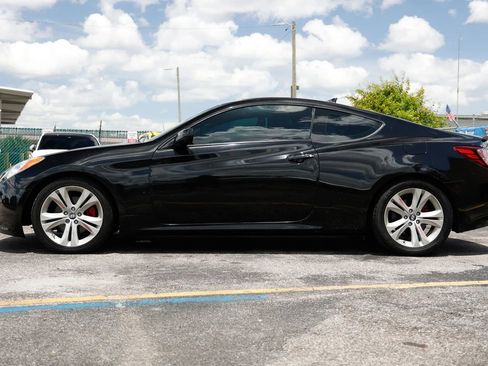 Used 2010 Hyundai Genesis 2.0T RWD image 3