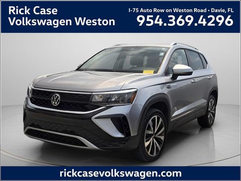 Certified 2024 Volkswagen Taos SE FWD image 1
