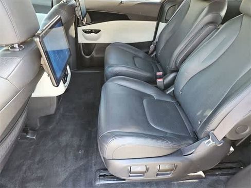 Used 2022 Kia Carnival SX Prestige image 21