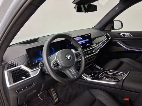 Certified 2025 BMW X7 xDrive40i w/ M Sport Package AWD/4WD image 2