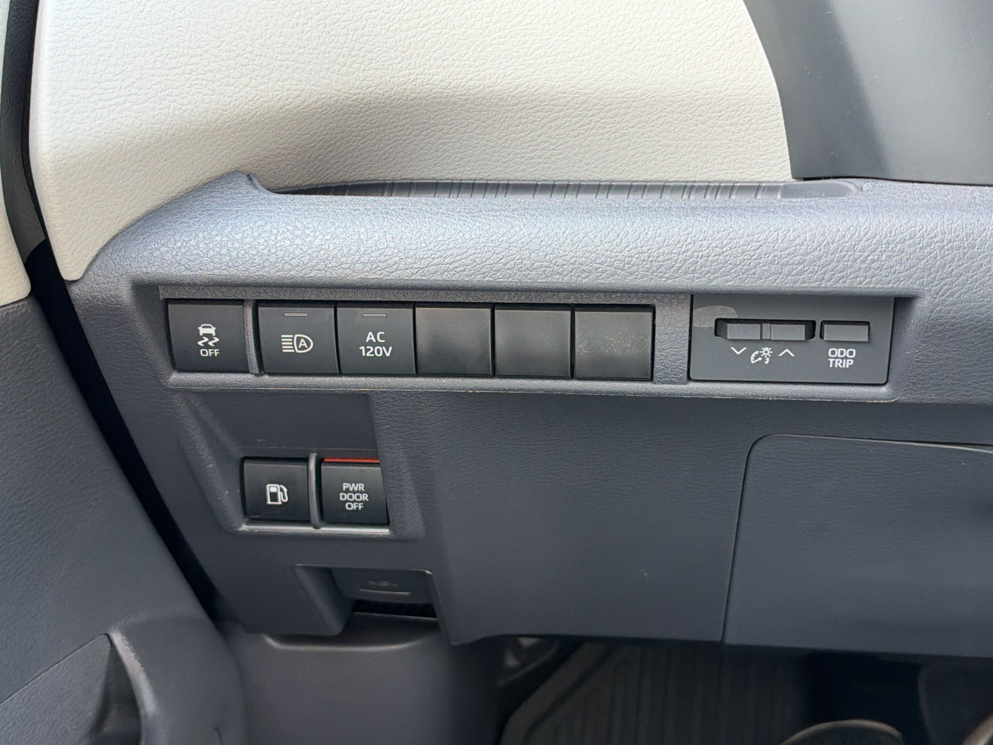 Used 2024 Toyota Sienna XLE w/ XLE Plus Package AWD/4WD image 29