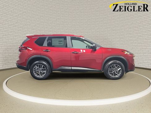 Certified 2025 Nissan Rogue S AWD/4WD image 4