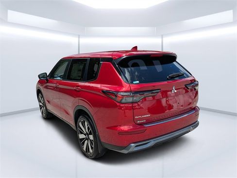 New 2025 Mitsubishi Outlander SE image 5