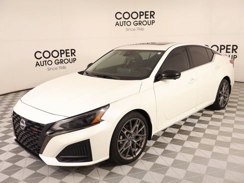 Used 2023 Nissan Altima 2.0 SR FWD image 10