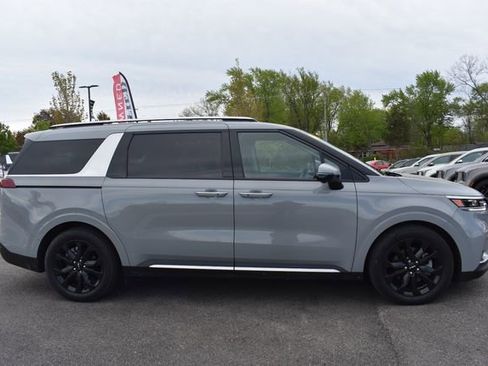 Used 2024 Kia Carnival SX Prestige FWD image 2