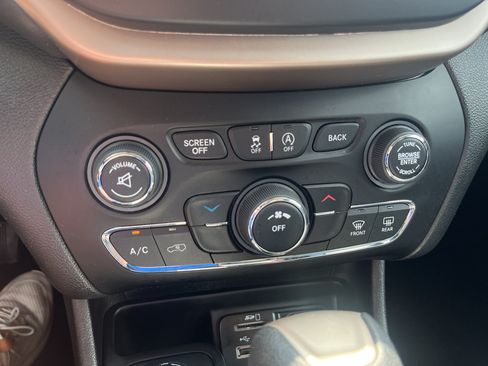 Used 2017 Jeep Cherokee Latitude w/ True North Edition AWD/4WD image 22