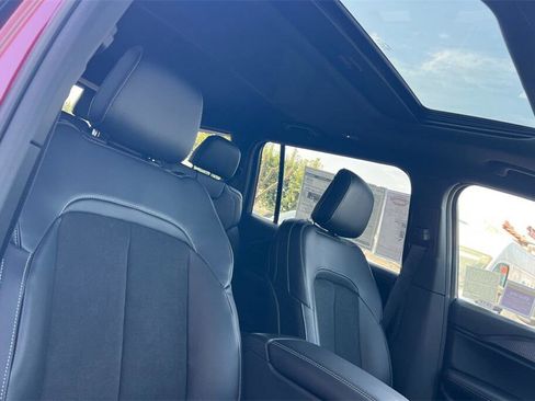 New 2025 Jeep Grand Cherokee L Altitude image 18