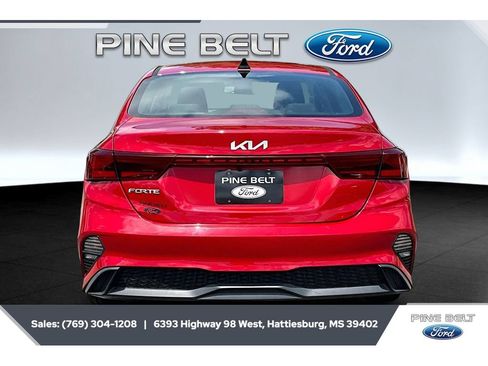 Used 2022 Kia Forte LXS w/ LXS Technology Package FWD image 4