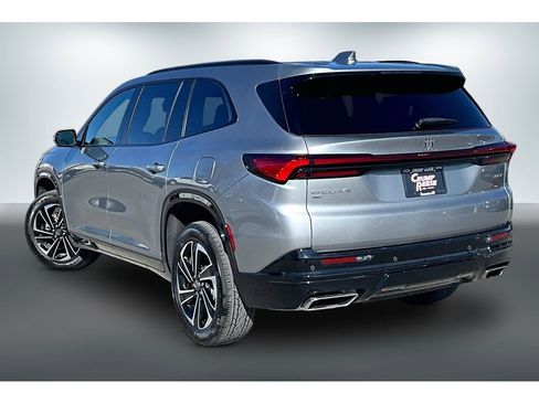 Used 2025 Buick Enclave Sport Touring image 4