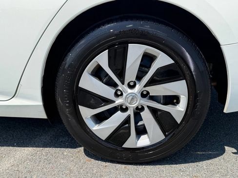 Used 2020 Nissan Altima 2.5 S FWD image 11