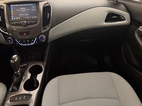 Used 2019 Chevrolet Cruze LT w/ Convenience Package FWD image 30