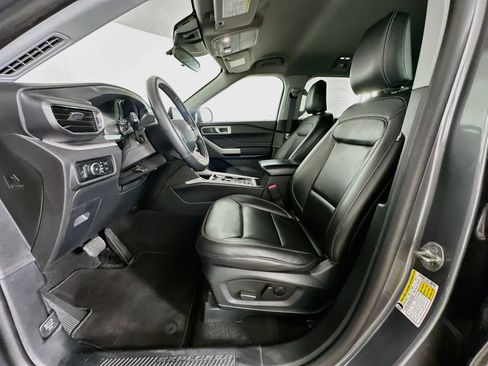 Used 2024 Ford Explorer XLT w/ Equipment Group 202A AWD/4WD image 13