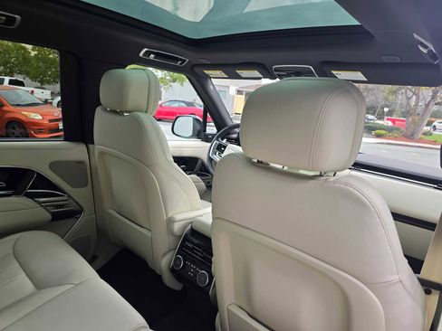 Used 2023 Land Rover Range Rover SE image 15
