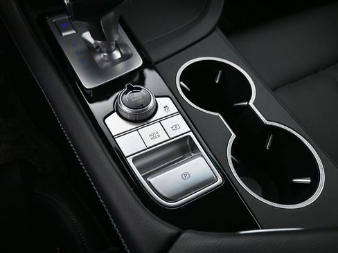 Used 2023 Genesis G70 2.0T image 42