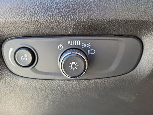 Used 2023 Chevrolet Traverse RS AWD/4WD image 25