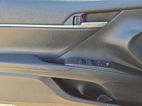 Used 2021 Toyota Camry SE image 19