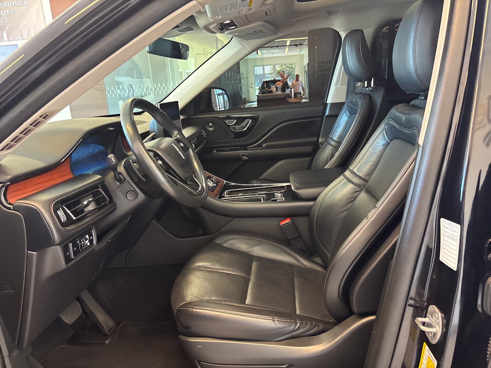 Certified 2023 Lincoln Aviator Reserve AWD/4WD image 12