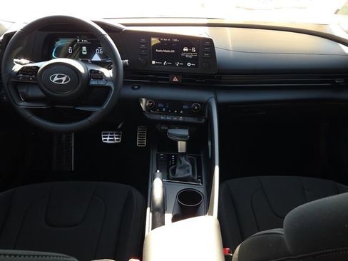 Certified 2025 Hyundai Elantra Sport image 10