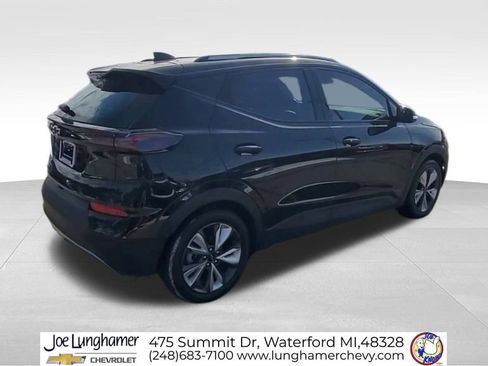 Used 2023 Chevrolet Bolt EUV LT w/ Convenience Package image 9
