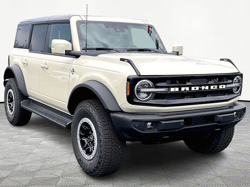 New 2025 Ford Bronco Outer Banks w/ Sasquatch Package image 1