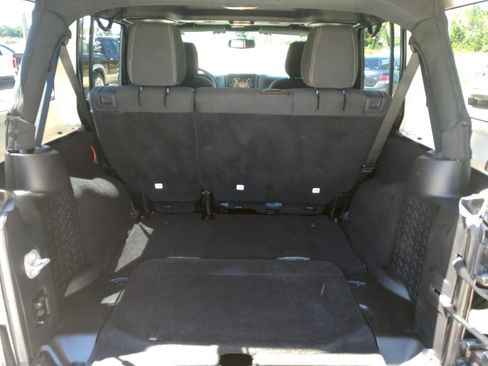 Used 2016 Jeep Wrangler Unlimited Sahara AWD/4WD image 6