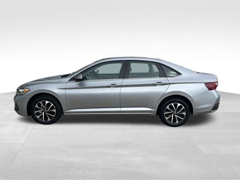 Used 2022 Volkswagen Jetta S image 2