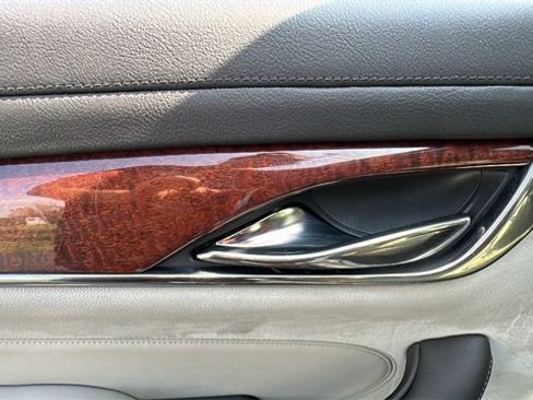 Used 2018 Cadillac CTS AWD Sedan image 34