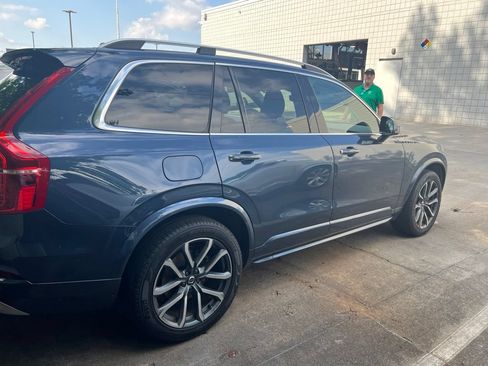 Used 2019 Volvo XC90 T5 Momentum w/ Protection Package Premier AWD/4WD image 3