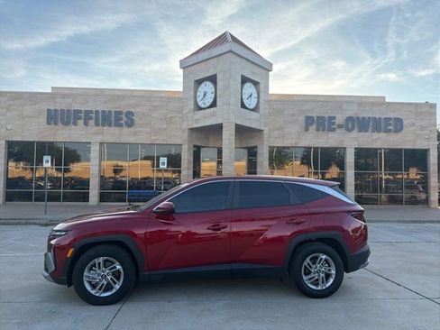 Used 2025 Hyundai Tucson SE FWD image 1