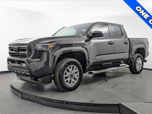 Used 2025 Toyota Tacoma SR5 RWD image 2