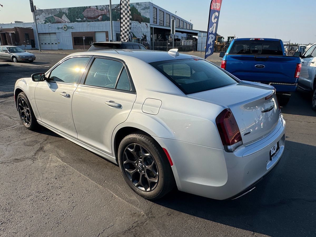 Used 2022 Chrysler 300 Touring L AWD/4WD image 7