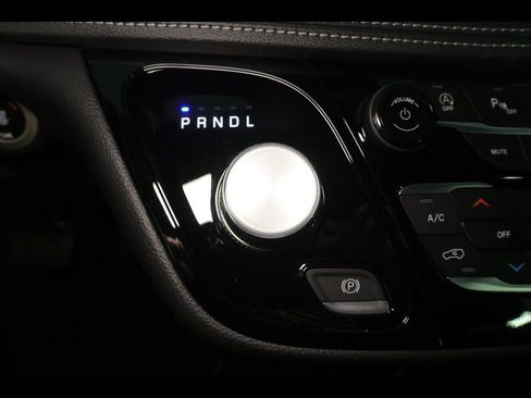 New 2026 Chrysler Pacifica Select AWD/4WD image 18