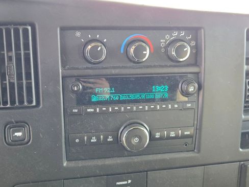 Used 2015 Chevrolet Express 2500 image 20