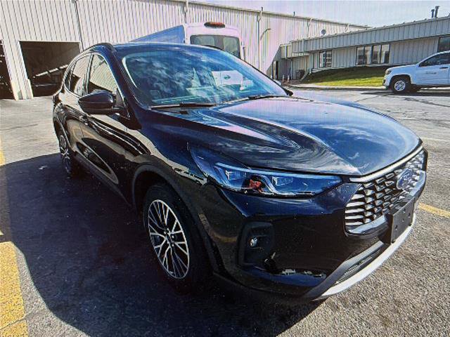 Certified 2023 Ford Escape SE w/ PHEV Premium Package FWD image 4